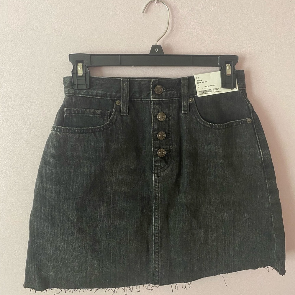 BRAND NEW UNIQLO denim skirt